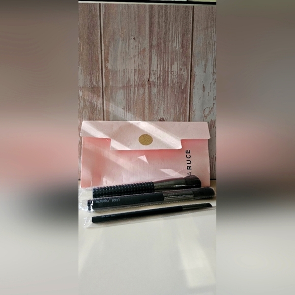 LARUCE Other - LARUCE BEAUTY  3 Pc Makeup Brush Set Kabuki, Highlighter & Small Angle Brush